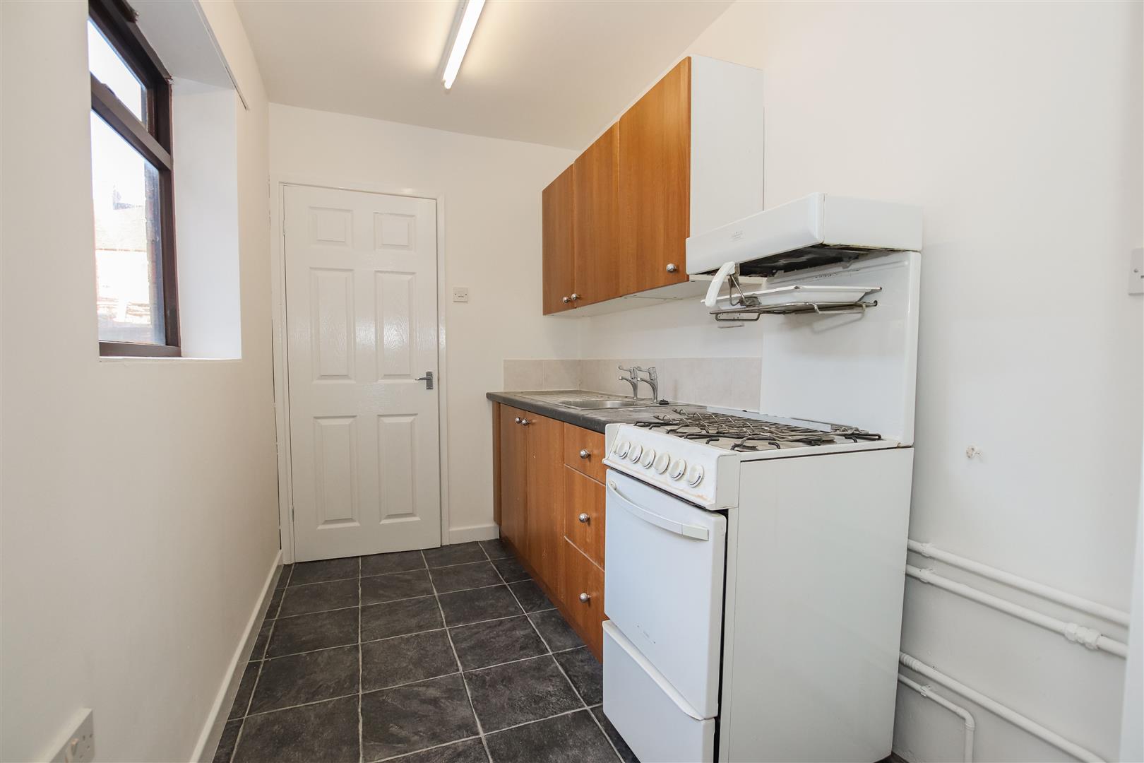 FITTED KITCHEN